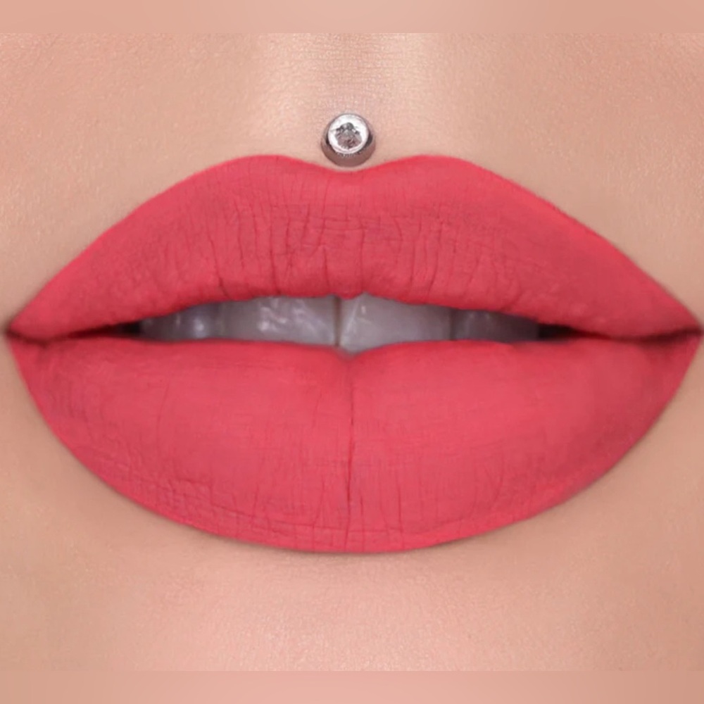 Jeffree Star Velour Liquid lipstick in Clown Blood Shade ~ NIB